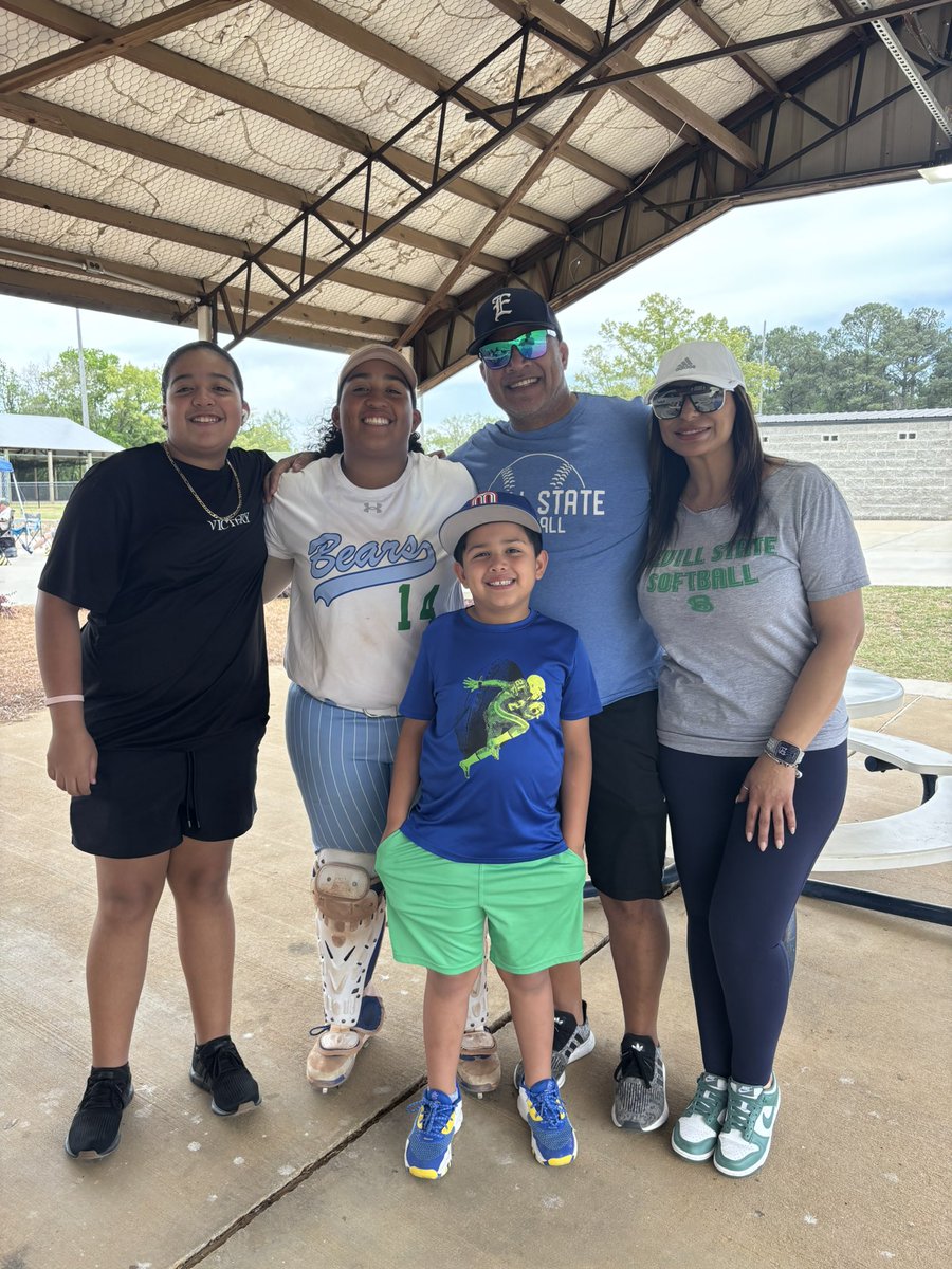 BoomerAthena's tweet photo. Family time =my best time ❤️
#texasmade
#texasborn
#gobears🐻 https://t.co/MOJUElyDIS