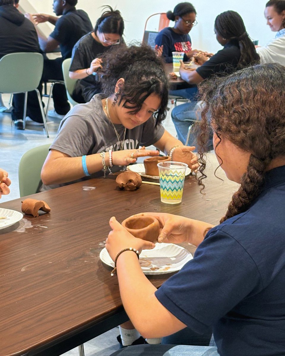 yahouston's tweet image. Snapshots of our teaching artist Katherine Ospina at The Garden.
Through The Healing Arts of Clay program, youth are exploring creativity and self-expression

Want to learn more about our programs? 
yahouston.org/programs

#YouthArts #Clay #artprograms #handsonlearning
