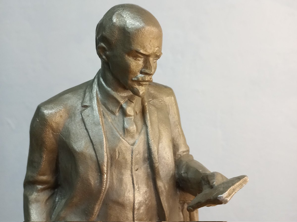 leningrad_83's tweet photo. Ленина кому нннада?
Высота скульптуры: 31 см
Скульптор: А.А. Мурзин
Год исполнения: 1976
Материал: силумин
Цена: 25000₽

Заходите ко мне на авито
(по ссылке ниже)
Я вам там на авито ещё не то покажу
https://t.co/tg9Fh80tV1 https://t.co/x2hKH5i5mF