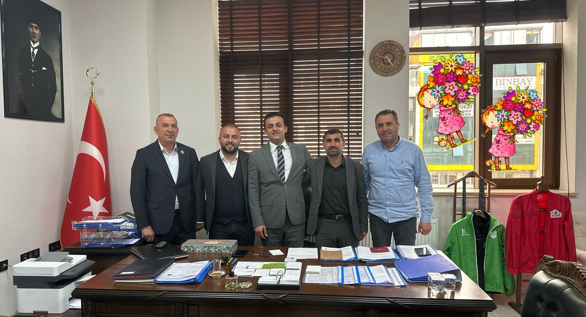 📍 Ziyaret / Bingöl Valiliği

Bingöl Vali Yardımcısı Sn. Uğur Tutkan’ı makamında ziyaret ettik.

🔍 Görüşmede;
• Köylerimizin altyapı ihtiyaçları
• Ulaşım, içme suyu ve kanalizasyon projeleri
• Köy okullarının ve sağlık birimlerinin durumu
• Kurumlar arası koordinasyonun