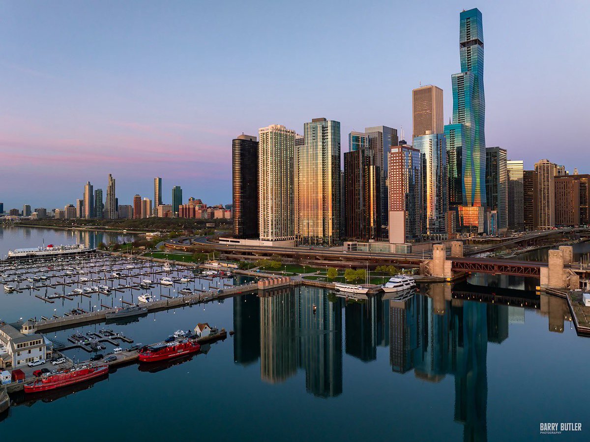 A City in Reflection.  Tuesday morning's start in Chicago.  #weather #chicago #ilwx #news