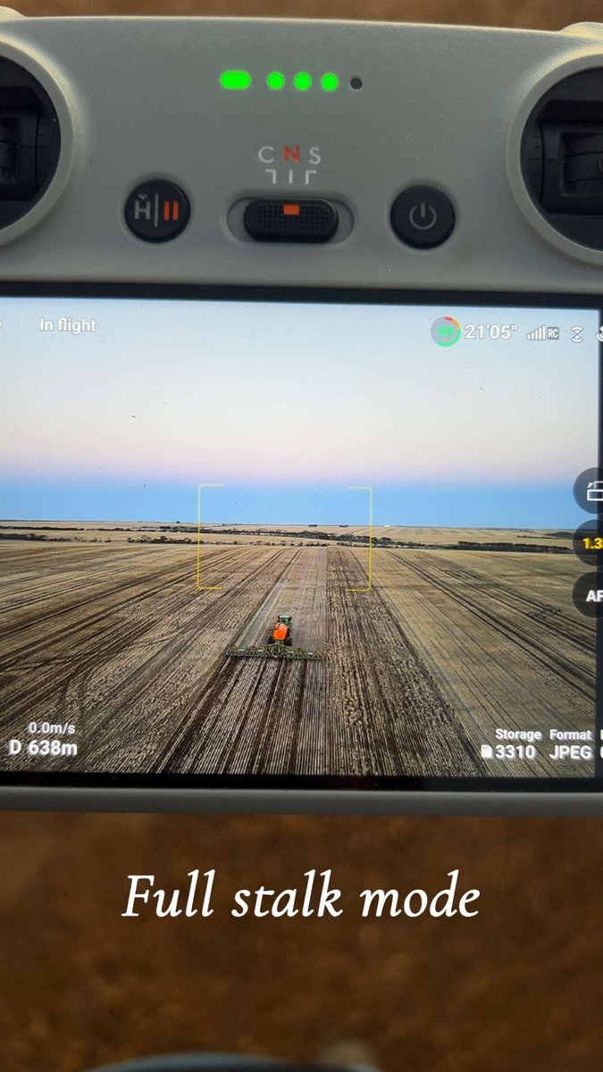 Finish checking canola, no wind and pretty little sky. Right place right time 💕🌅