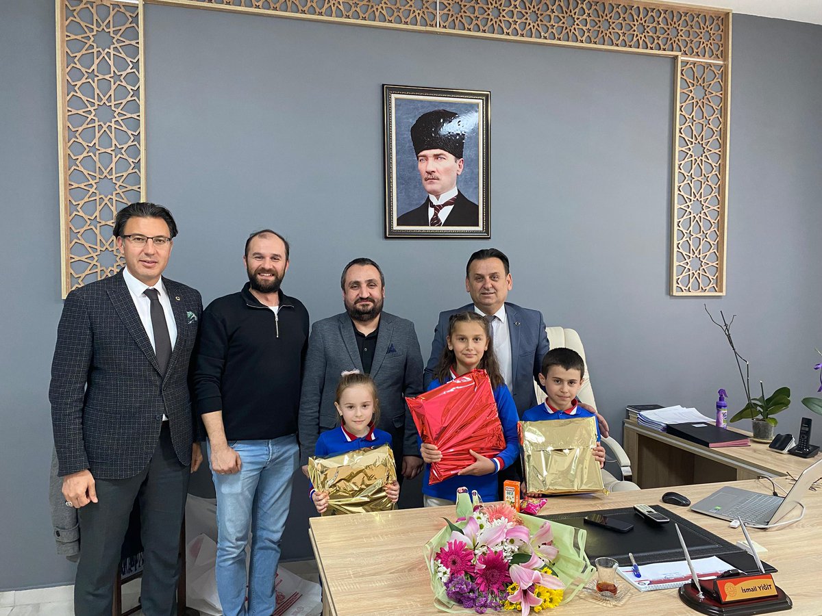 Eynel İlkokulu öğrencileri 23 Nisan’da müdürlük koltuğuna oturdu.
<a href="/iyigit_55/">İSMAİL YİĞİT</a>