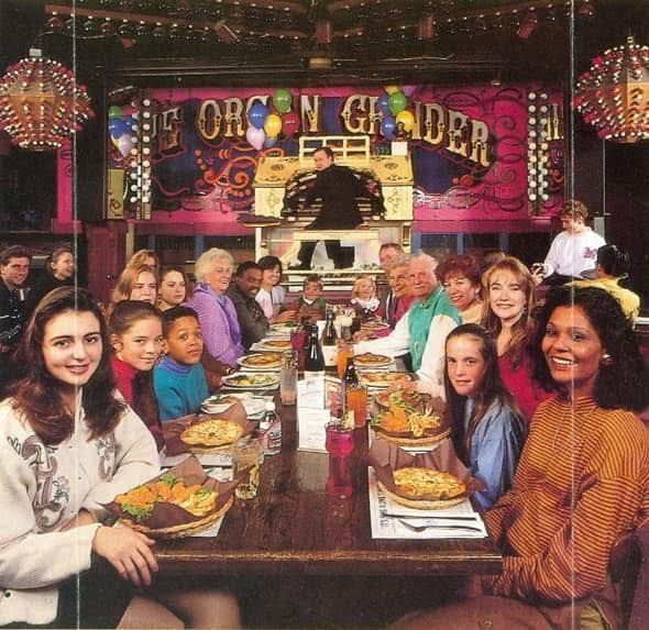 Do you remember The Organ Grinder? If you do, please lift a Shirley Temple in its honour next time you're at #biermarket esplanade which now resides in its hallowed halls 🧎

#oldtowntoronto