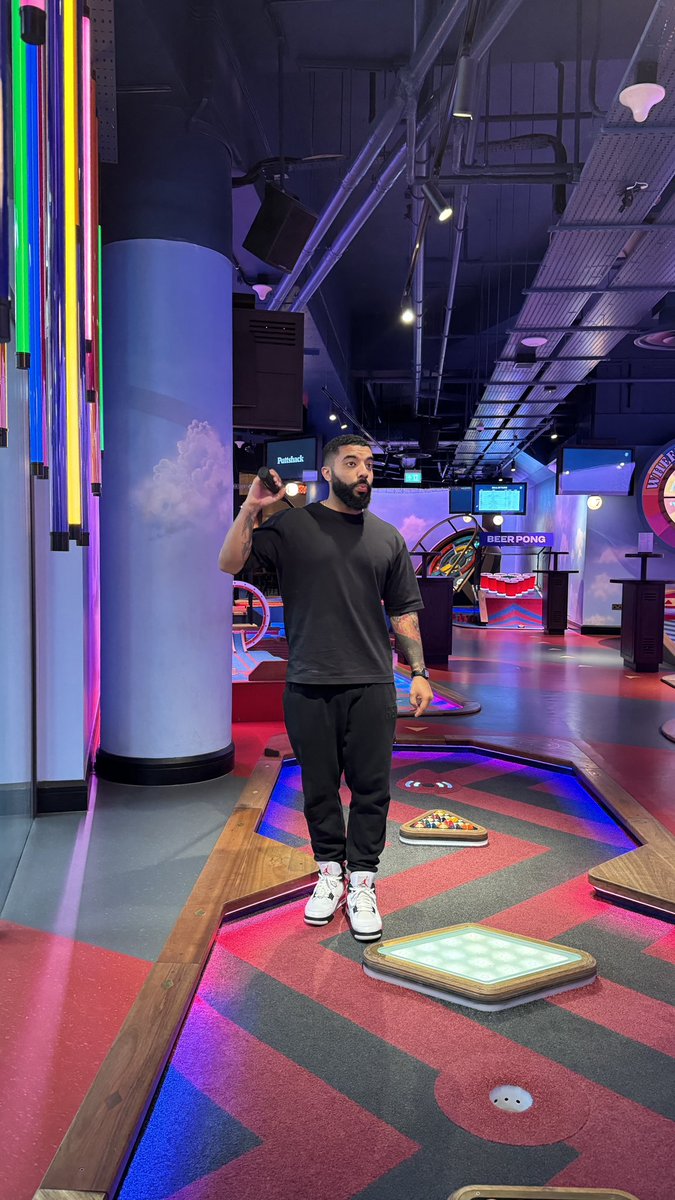 ShxtsnGigs tweet media