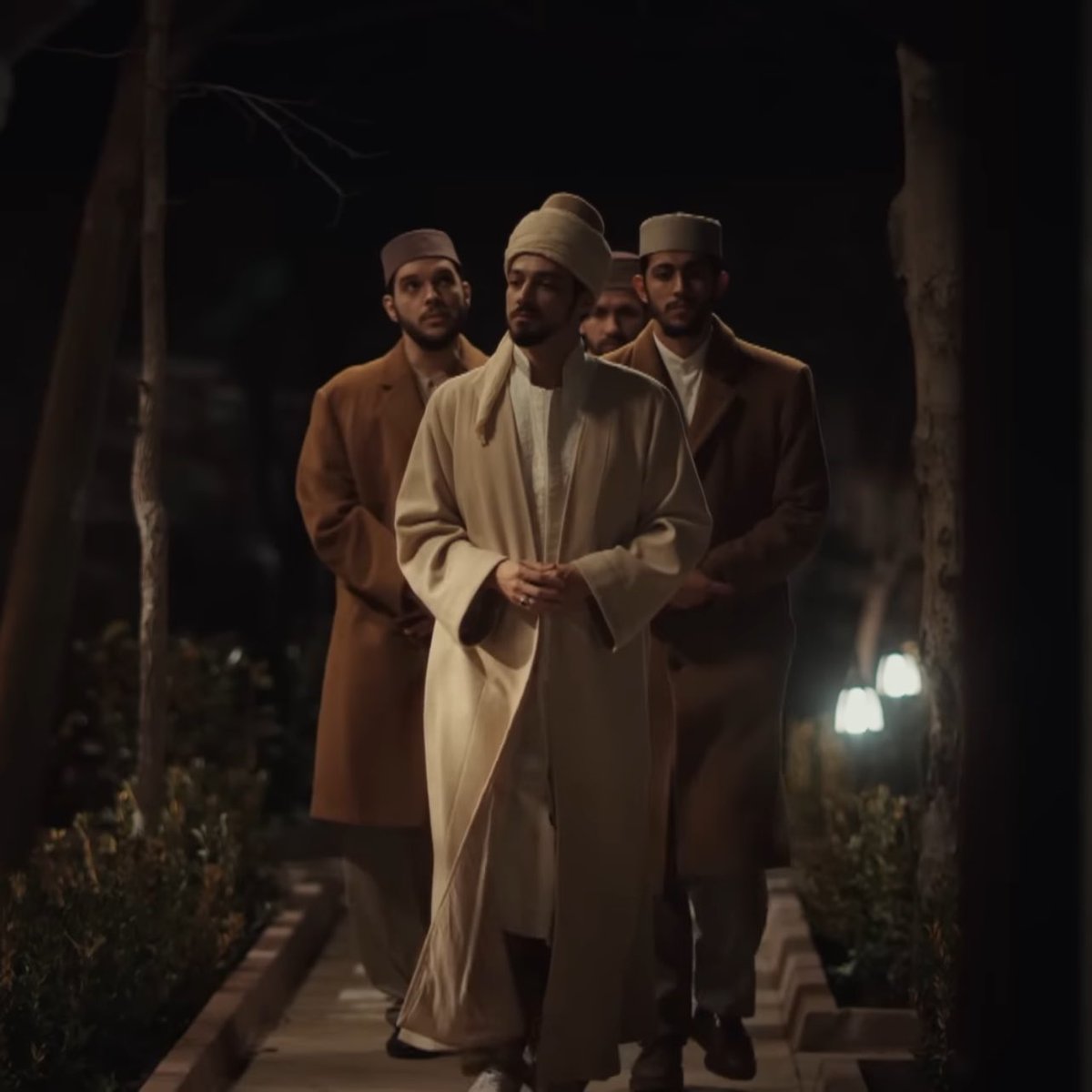 Bari evlenirken adamın damatlığını giydirip sarığını taksaydınız aq