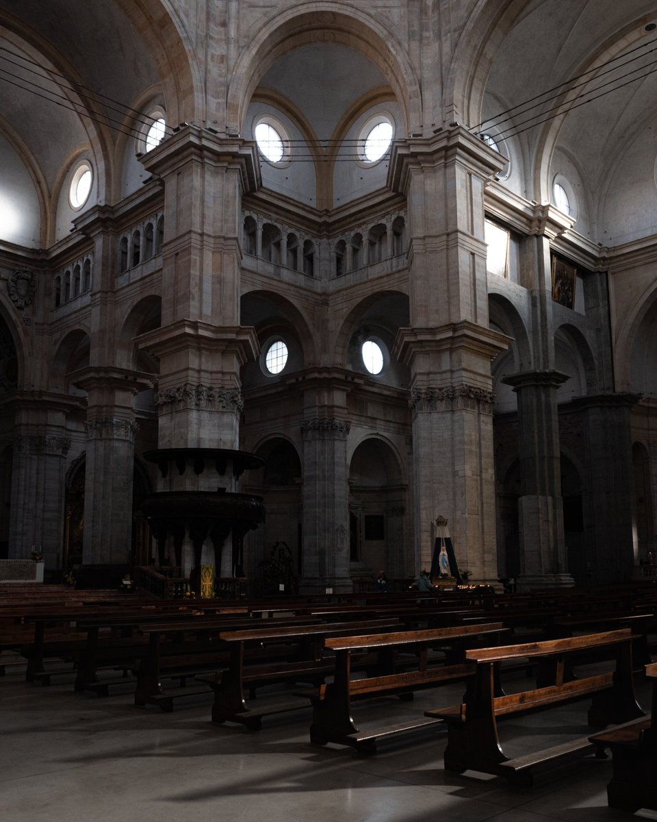 Bazen de şanslı. Arka arkaya 4 fotoğraf.

Duomo di Pavia