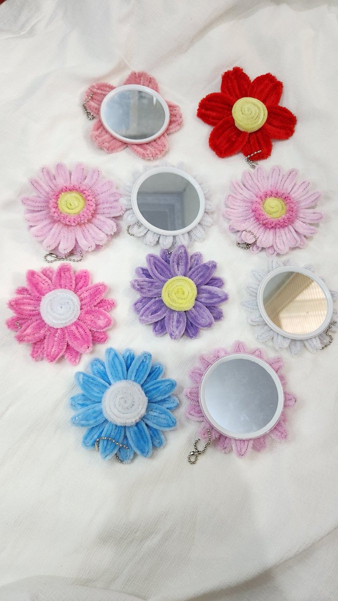 bibimi__'s tweet photo. ayook guys dibeli mirror charm lucu lucu iniii
https://t.co/uGq8XkiRqc https://t.co/DqDD4HCK0N
