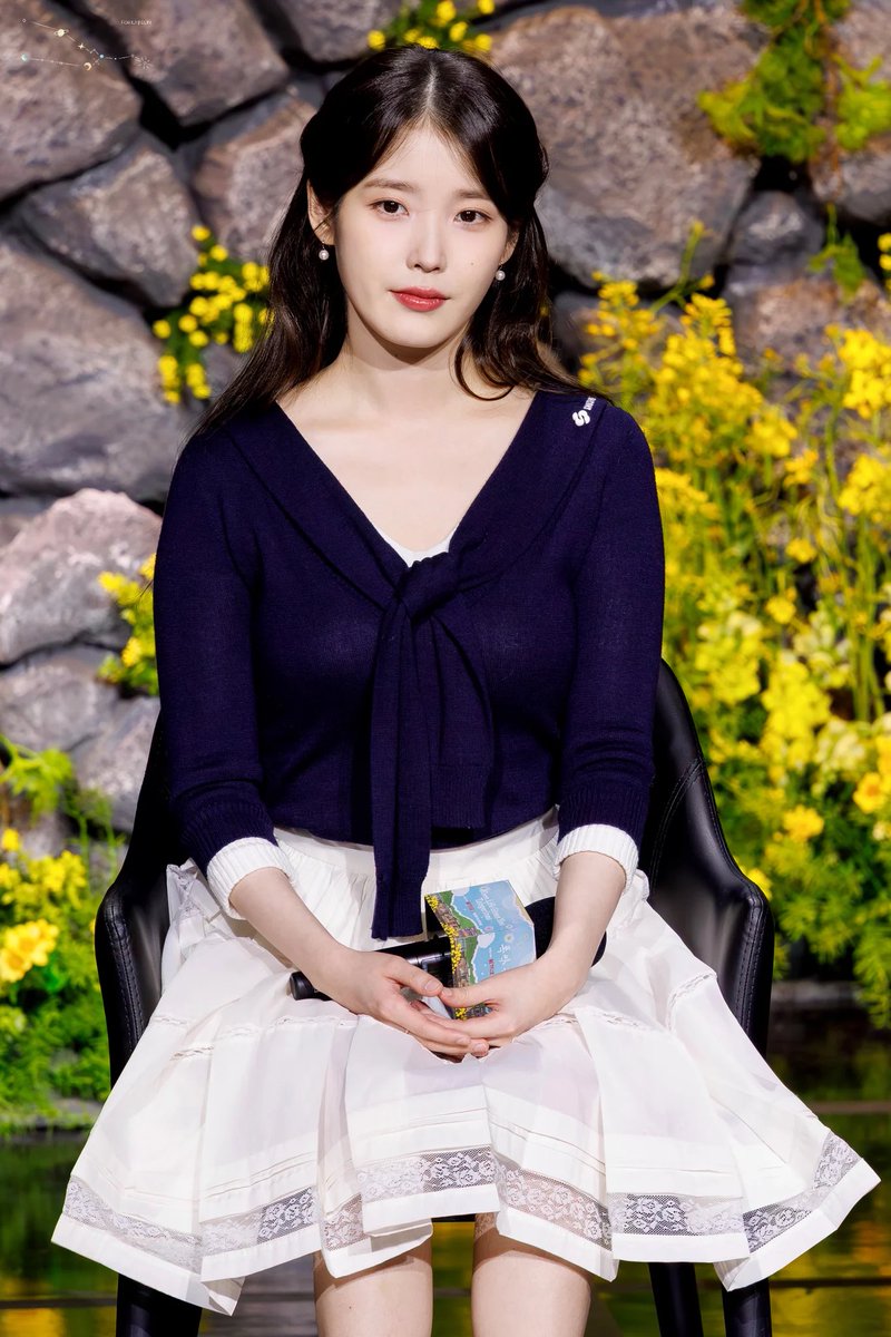 IU wore an outfit from SHUSHU/TONG at the GeumEunDong Village Party.

- tie-fastening sweater: $410
- Women's Lace Patchwork Pleated Skirt
White: $420

<a href="/_IUofficial/">아이유(IU)</a> #IU #아이유 #IUfashion #SHUSHUTONG