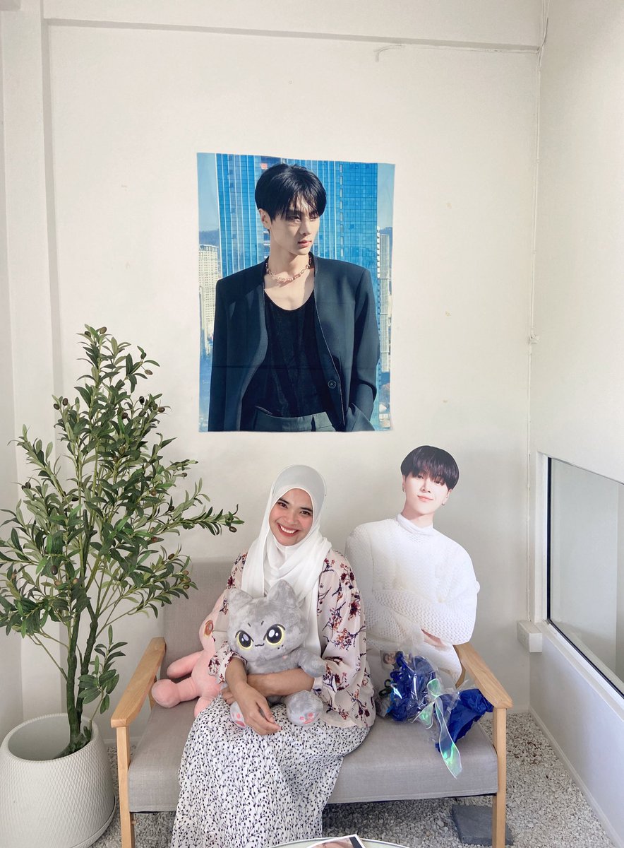 ขอบคุณน้องดรีมและทีมงานทุกคนนะคะ คาเฟ่น่ารักมาก มุมไหนก็สวย เท่มากๆ ชอบทุกมุม จัดออกมาดีมากเลย เอนจีนก็น่ารักทุกคน มีความสุขมากๆ โอกาสหน้าจัดอีกจะแวะไปหาอีกค่ะ 🫶🏻🐈‍⬛🎸⭐️🩵🤍
 #Lastspringclub_withJay