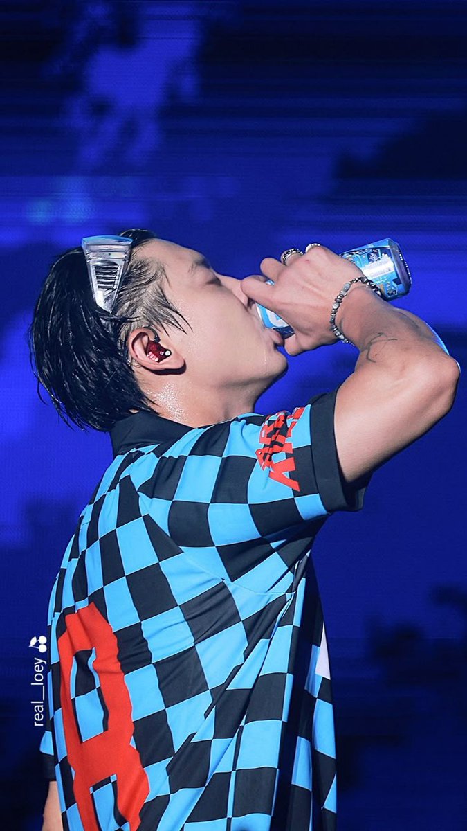 hourly chanyeol tweet media