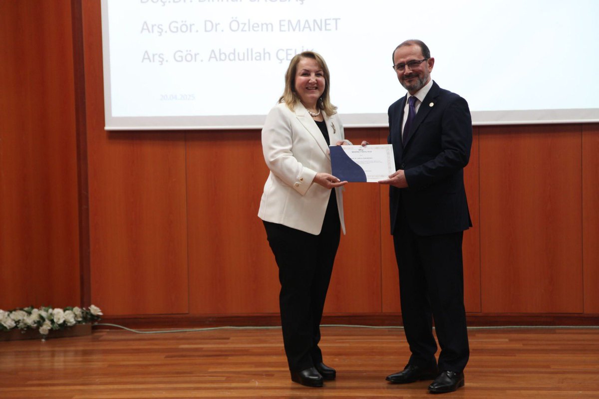 YtuMakFakultesi's tweet photo. 2024 yılına ait fakültemiz akademik kurulu, Rektörümüz Prof. Dr. Eyüp Debik ve Rektör Yardımcımız Prof. Dr. Hüseyin Yılmaz’ın teşrifleriyle gerçekleştirilmiştir. 
Dekanımız Prof. Dr. Zehra Yumurtacı 2024 yılında fakültemiz ile ilgili gelişmeleri konu alan bilgilendirici bir https://t.co/lBIsaqslKc