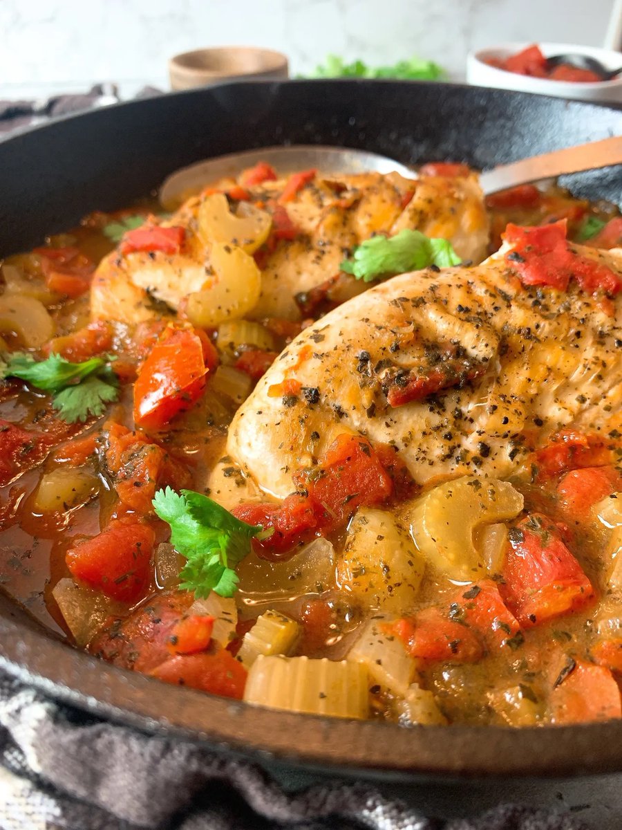 Skillet Chicken with Fire Roasted Tomatoes. This one-pan meal boasts juicy chicken that's pan-seared and then braised in a sweet and savory blend of tomatoes, white wine, aromatic vegetables, and fragrant herbs. 
robinmillercooks.com/f/skillet-chic…