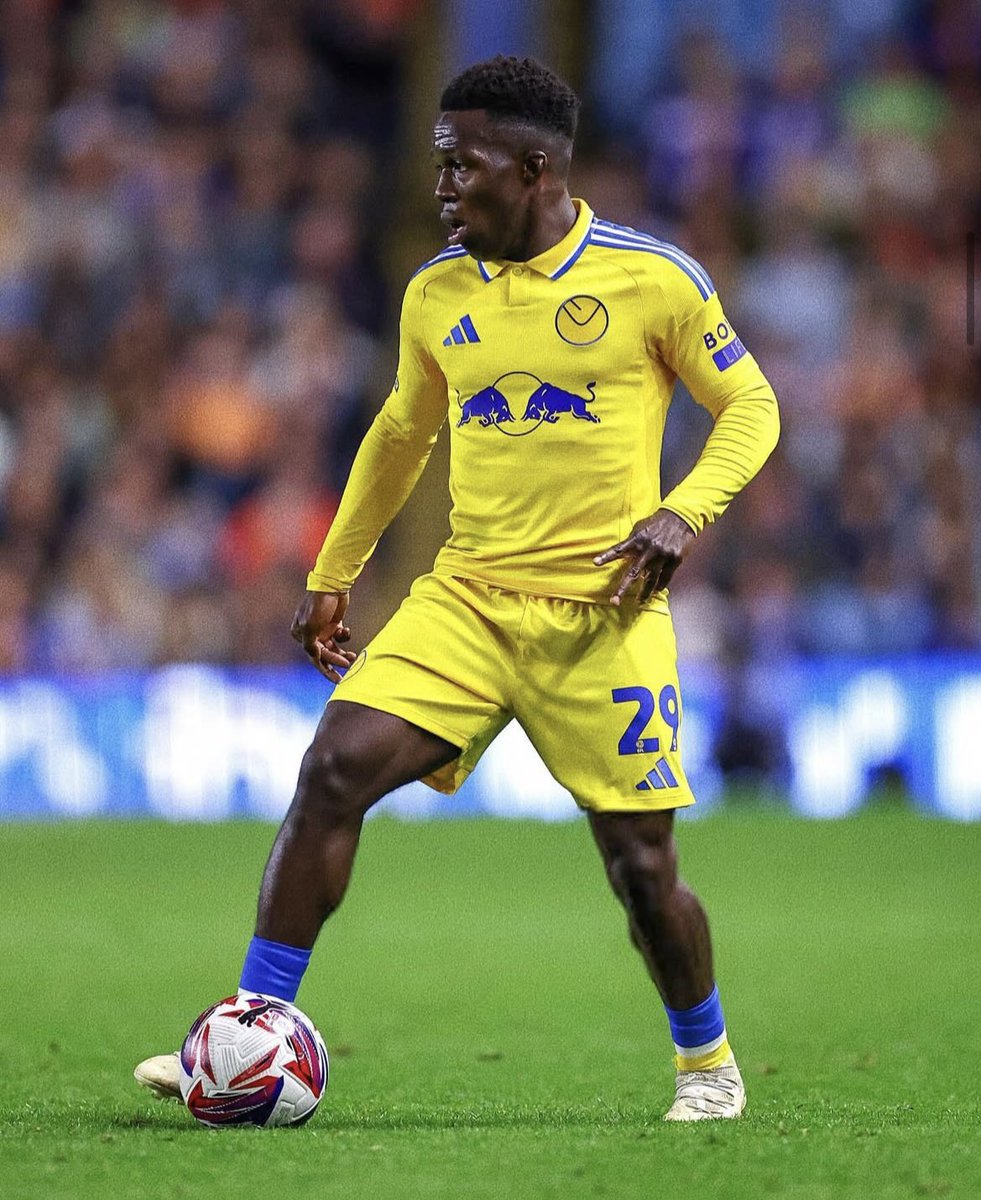 Premier Lig’e tekrardan yükselen Leeds United’ın patlayıcı kanadı Wilfried Gnonto (2003🇮🇹)  Championship’te iyi bir sezon geçirdi.

Hız , hızlanma , dribbling yeteneği ve iyi skor katkısı ile şampiyonluğun önemli isimlerinden oldu.

Bir üst seviyeye atlama vakti geliyor gibi..