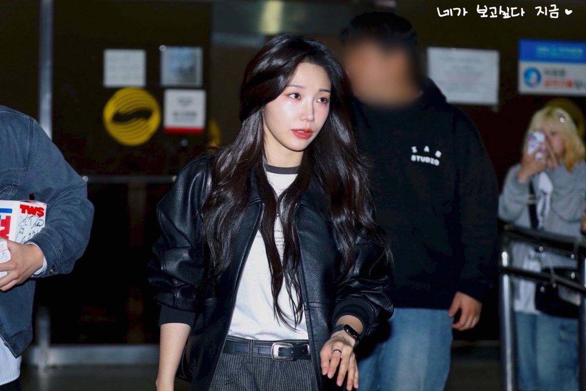 missu_ej's tweet photo. 250422 더시즌즈 퇴근 프리뷰
깐머 좋은거였네…
#정은지 #은지 #eunji 
#에이핑크 #Apink @Apinkjej https://t.co/KsAOHvaaQF