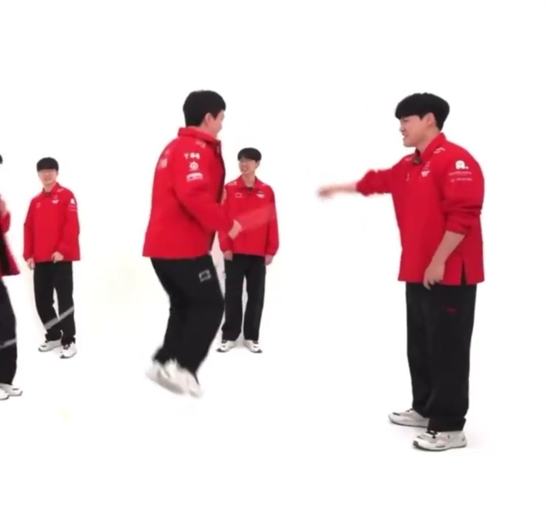 t1_gamjeon's tweet photo. 가나디, 날다. https://t.co/9dXDpSu0fS