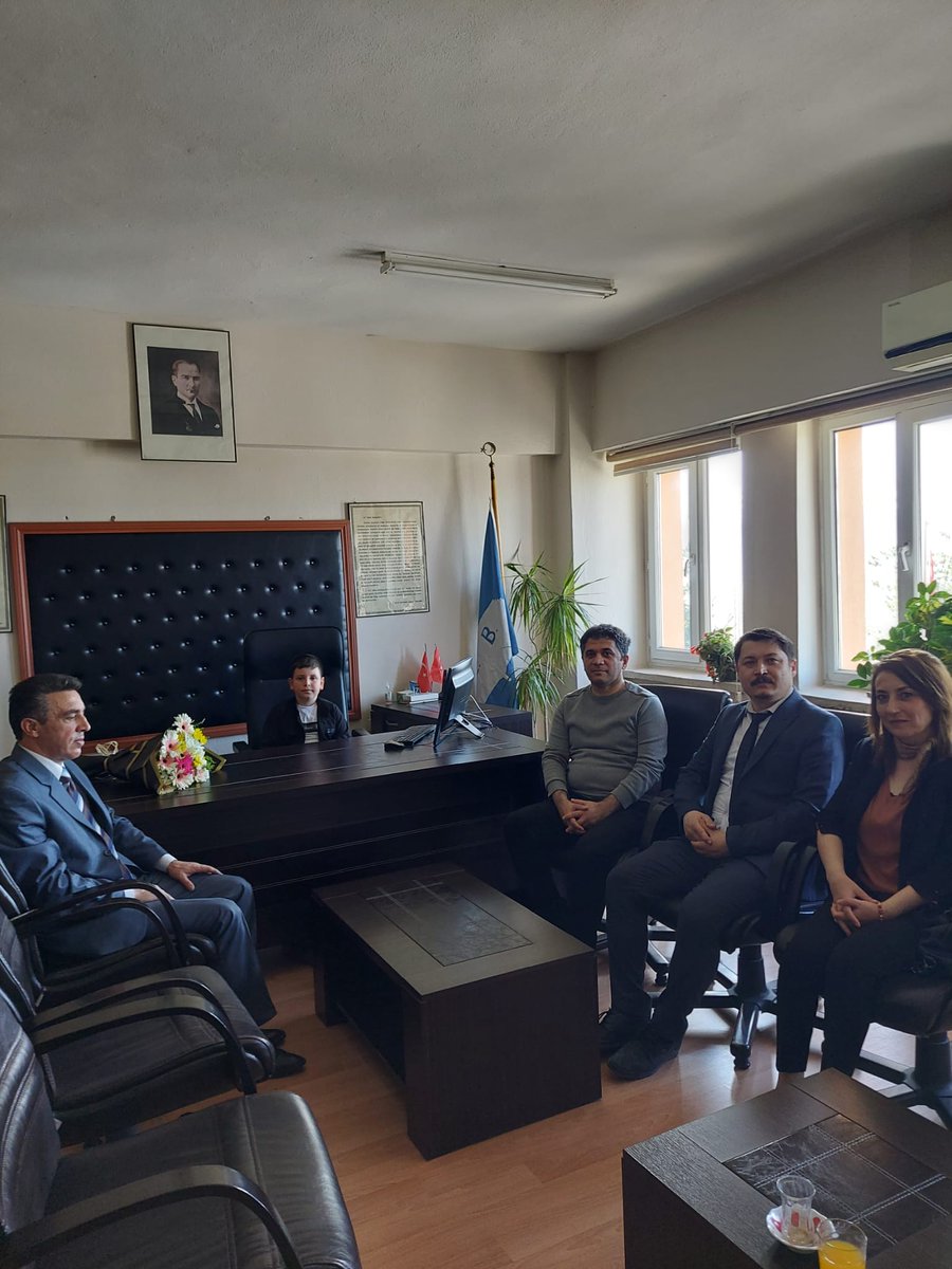 İlçemiz Nusret Yılmaz İlkokulu öğrencimiz Talha Yusuf Navruz, 23 Nisan Ulusal Egemenlik ve Çocuk Bayramı etkinlikleri kapsamında İlçe Milli Eğitim Müdürümüz Sn.Şinasi Yıldırım'dan koltuğu devraldı.