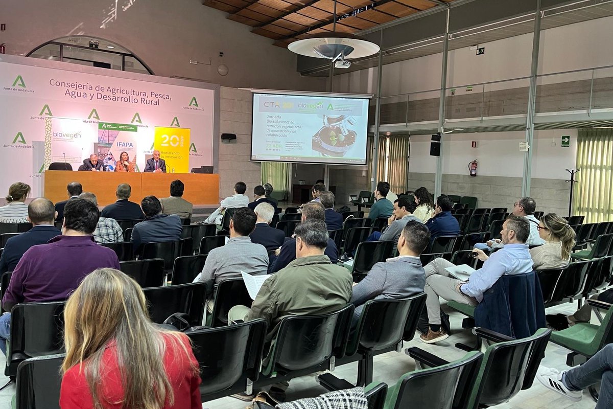 IfapaJunta's tweet photo. Más de 60 representantes de entidades #agroalimentarias conocen en Sevilla #biosoluciones en nutrición vegetal🔬
El #IFAPA, @CTAndalucia y @biovegen han organizado este encuentro para impulsar soluciones #innovadoras y fomentar la #biofertilización
🌐https://t.co/HxJXenT6no https://t.co/iTWUTCdXQ6