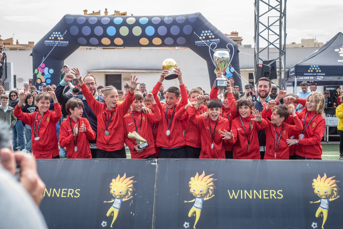 El #AlevínB finalista de la East Mallorca Cup davant la Juventus de Turín.  

Enhorabona per la vostra actuació ❤️🖤