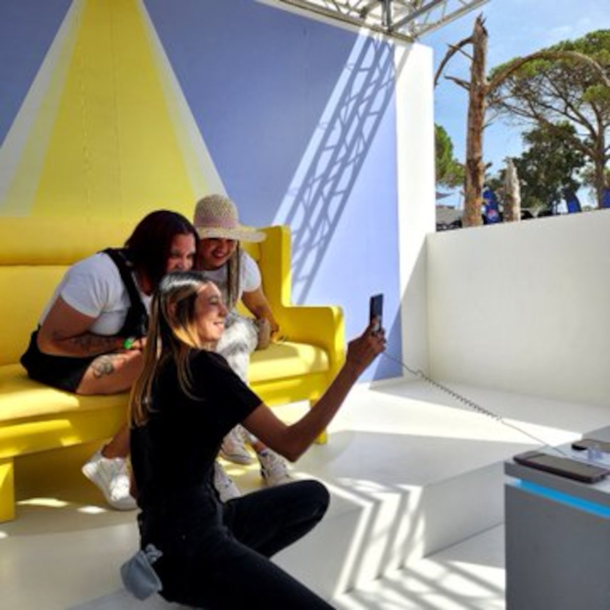 If you're looking for a sign to get your #GalaxyS25...this, is it! 😉😊

Get your true AI companion, the #GalaxyS25, and change how you capture the world around you. 

PLUS if you get yours in April, you'll get 20% off the #GalaxyRing. Ts &amp; Cs apply.

Buy yours here