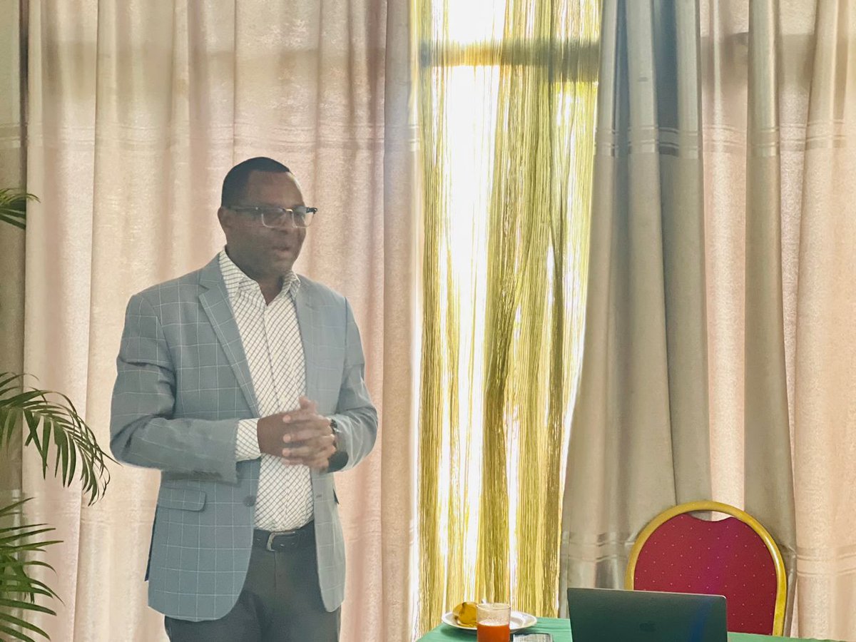 rahpc_rw's tweet photo. Last week, in response to the directive of the Honourable Minister of #RwandaHealth, a high-level consultative meeting was convened between Higher Education Institutions and #HEC and the #RAHPC to integrate Licensing Examinations into the national academic calendar. In June 2025 https://t.co/Yv30Pp8H8r