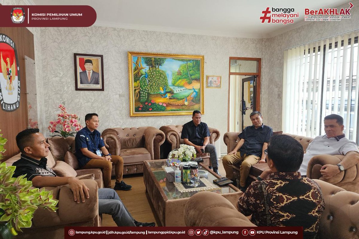 kpu_lampung's tweet photo. #TemanPemilih, (Selasa, 22 April 2025)

Ketua KPU Provinsi Lampung Erwan Bustami , Anggota KPU Provinsi Lampung Hermansyah, Febri Indra Kurniawan, Ervhan Jaya didampingi Kabag Teknis dan Parmas Yustian Umri Sangon menerima audiensi Ditintelkam Polda Lampung. https://t.co/HOpiI9b2V9