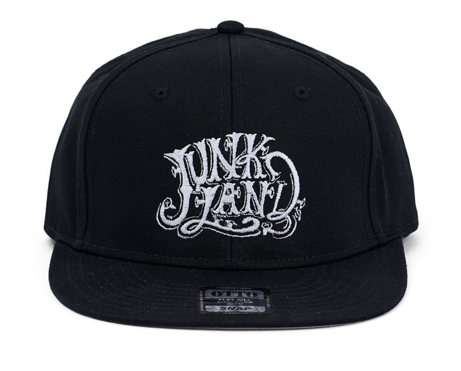 JUNKLAND2025's tweet photo. この度もっといろんな方に
このブランドを知ってもらいたいため
3万円分のプレゼント企画を実施します🎁

⭕️応募方法
このアカウントをフォロー&amp;リポスト（RT）のみ

⭕️募集期間
4/22〜5/5まで

即完したジャケットを含む
3万円分のアイテムを無料プレゼント

当選者はこのアカウントにて発表します🎉 https://t.co/QEefpv8o71