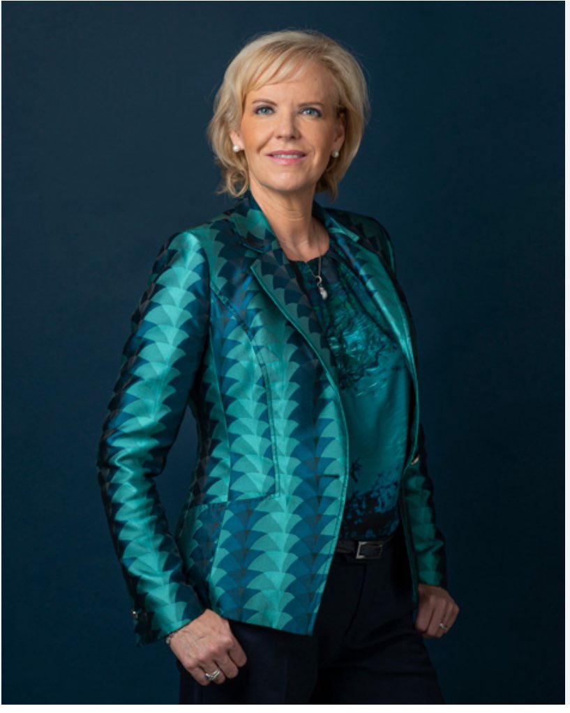 jsshgnt's tweet photo. #Triodos @AfectadosCDA @triodos_bank #SCTB @HRiFEU @Wftproof @janvayne @betlem 

Ontmoet Simone Huis in ‘t Veld, de voorgedragen nieuwe commissaris bij ons lieve bankje.

Carriere bij #VNONCW , hé #RinnooyKan
Carriere bij #ABNAMRO , hé #Rijpkema
Lid adviesraad #AFM , hé, da’s handig, zo’n wc eendje.

Je hoort wel eens, dat carrièrevrouwen geen mannen moeten nadoen.
Oordeel zelf ⬇️