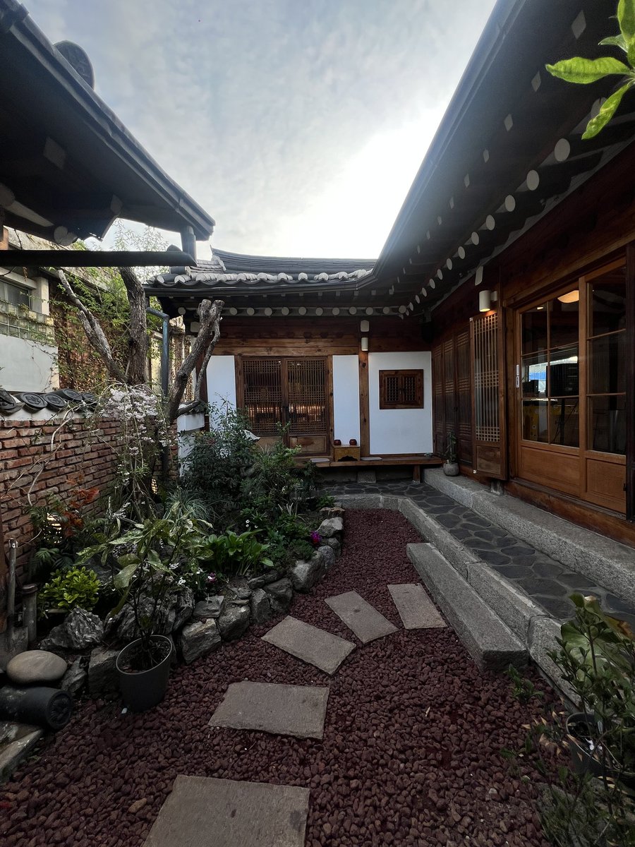 siyeon222's tweet image. 식도락 피크닉 🐷
#북촌 #서촌 #안국 #98 #서울 #먹방 #음주