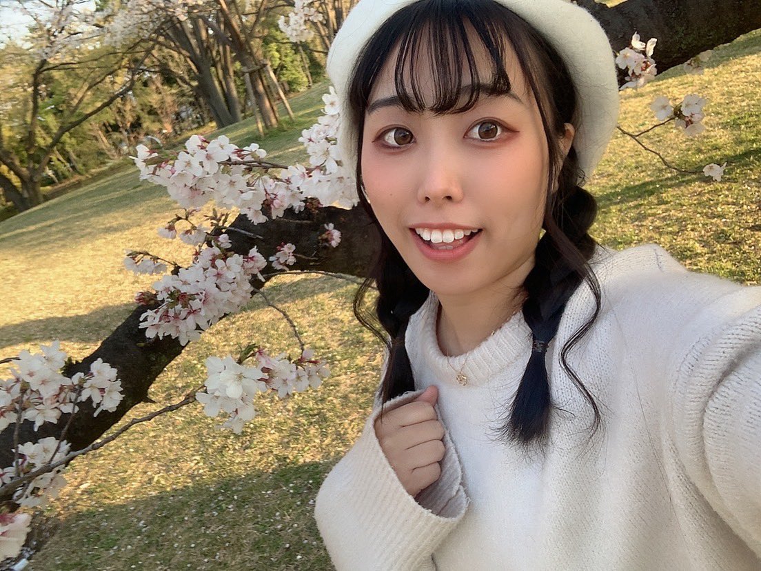 moe_o_'s tweet photo. お久しぶり〜！！🫶💕

全然開いてなくて、更新できずごめんね🥲🥲

この前お花見してきたんだ〜！！
みんなは今年お花見した？？🌸💕 https://t.co/YoDkrQSDRh