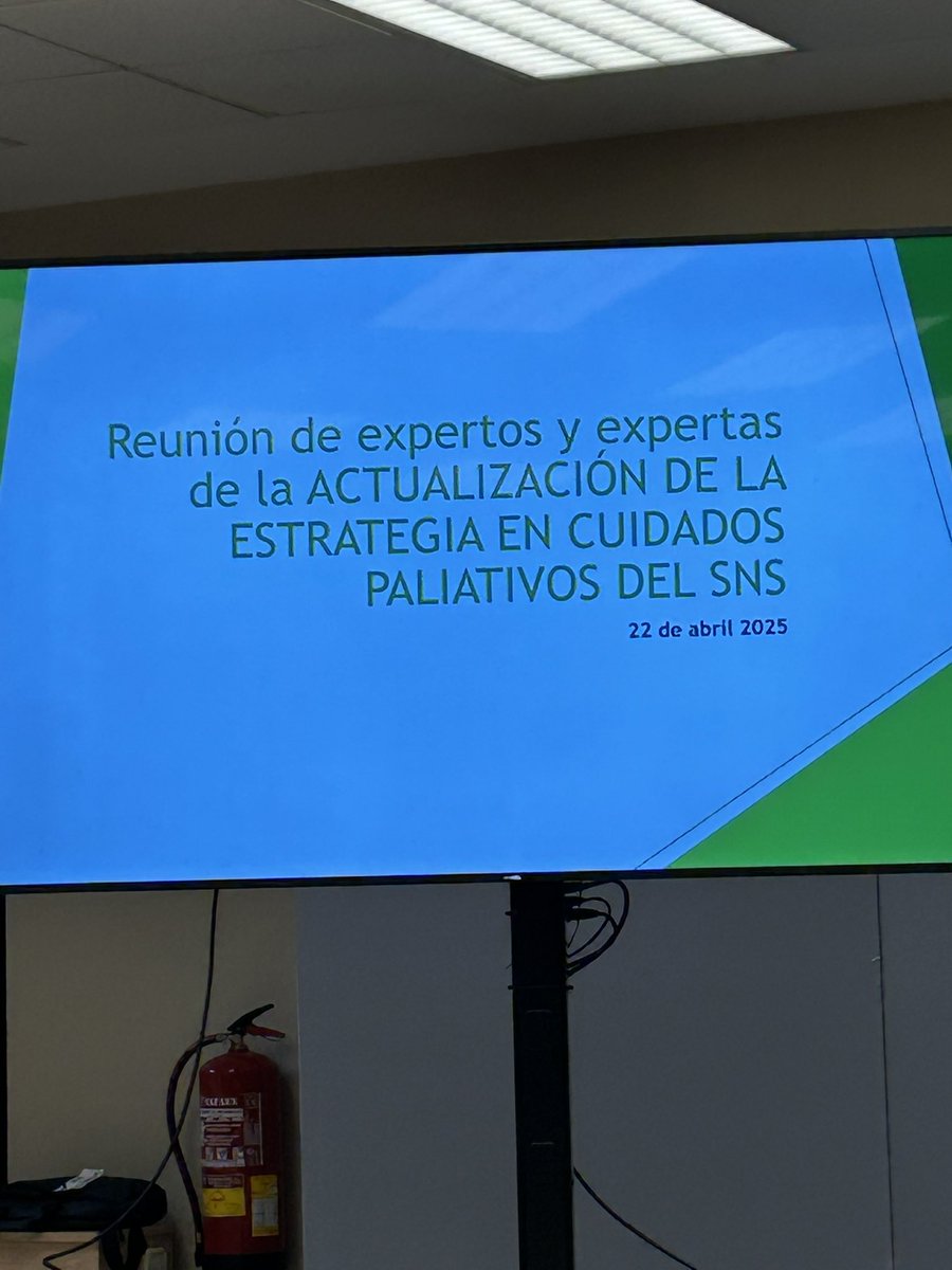 Hoy en el Ministerio de Sanidad, junto a mis compañer@s y amig@s que trabajamos con pacientes infantiles a diario, intentando incluir los principios y conceptos de los Cuidados Paliativos Pediátricos en la Actualización de la Estrategia Nacional en Cuidados Paliativos