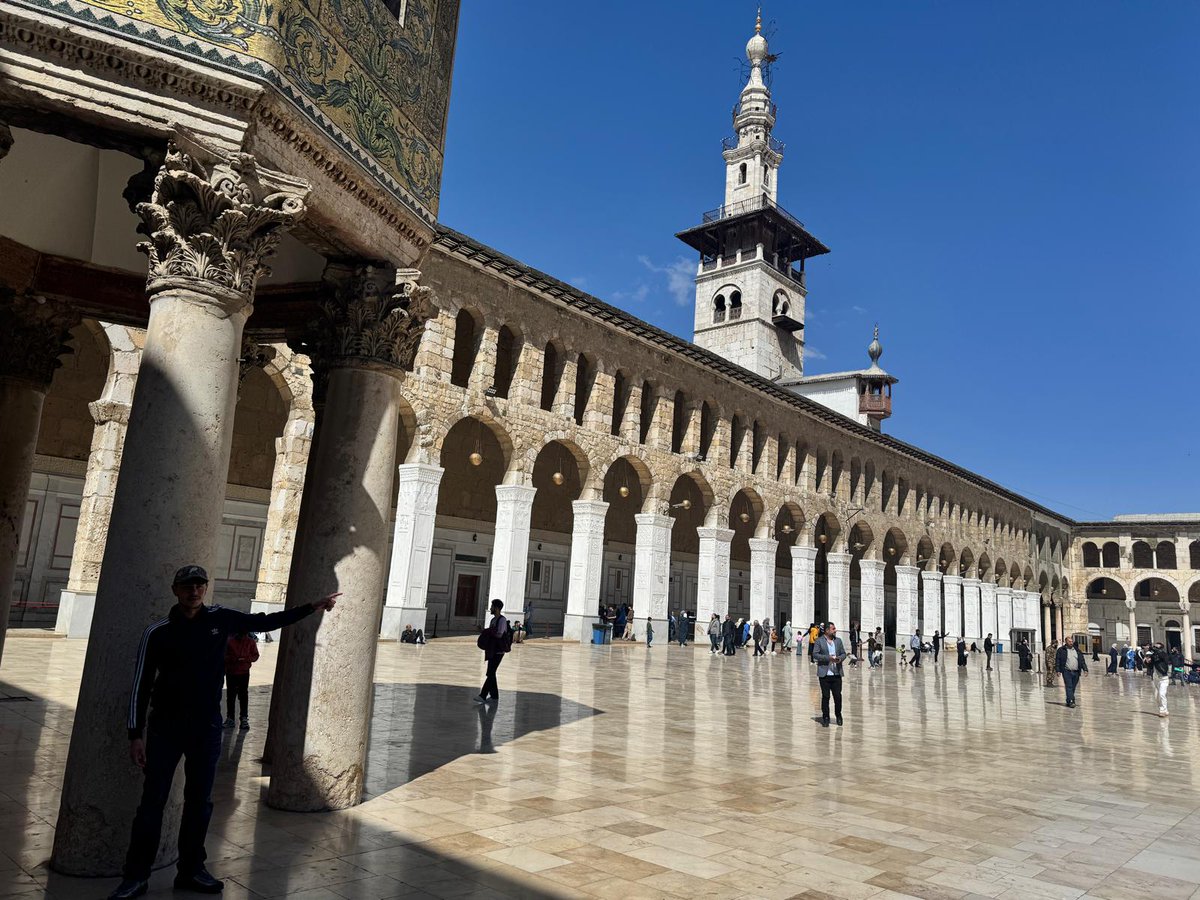 ibrahimhamidi's tweet image. مقالي: دمشق بين زيارتين
♦️يوميات دمشق أشبه بالبورصة. يتأرجح نبض قلبها بين الصعود والهبوط. الورشة بدأت ومعركة الإعمار انطلقت. ستأخذ وقتا كي تستقر مؤشراتها لكنها ماضية. تحتضن المدينة رحابة، كي تتسع للأحلام والتوقعات.
دمشق التي زرتها قبل أيام، ليست ذات المدينة التي زرتها غداة سقوط…
