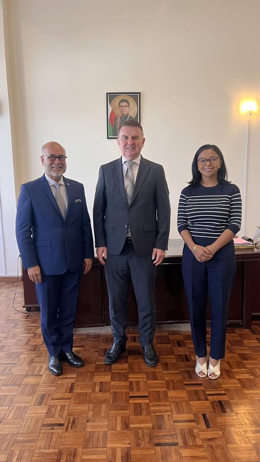 Rencontre de courtoisie ce jour au Palais d’État 📷 avec SEM Franc But, Ambassadeur de Slovénie 📷 en compagnie de Madame Elysa Rakotonirina Directrice de cabinet du Chef de l’État