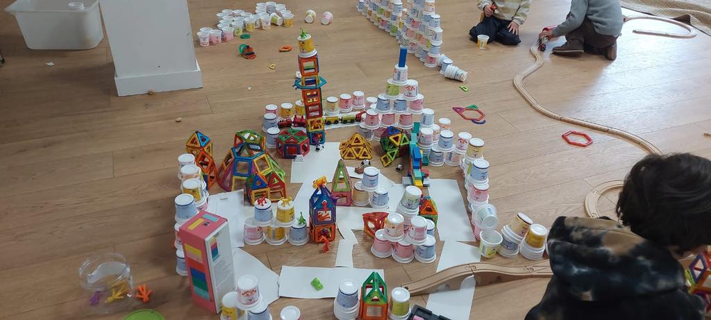 Já passou o acampamento de primavera e, ainda que estivo passado por auga, deu para fazer moitas cousinhas 💦🐔📖🖍
Olhai que bem o passamos!! 

Colabora: <a href="/DACCultura/">Cultura Depu. Coruña</a>