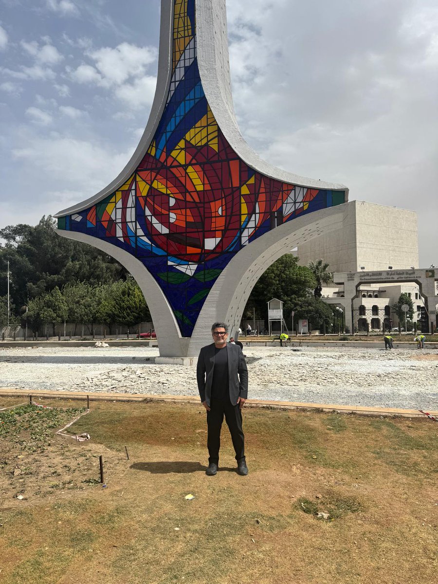 ibrahimhamidi's tweet image. مقالي: دمشق بين زيارتين
♦️يوميات دمشق أشبه بالبورصة. يتأرجح نبض قلبها بين الصعود والهبوط. الورشة بدأت ومعركة الإعمار انطلقت. ستأخذ وقتا كي تستقر مؤشراتها لكنها ماضية. تحتضن المدينة رحابة، كي تتسع للأحلام والتوقعات.
دمشق التي زرتها قبل أيام، ليست ذات المدينة التي زرتها غداة سقوط…