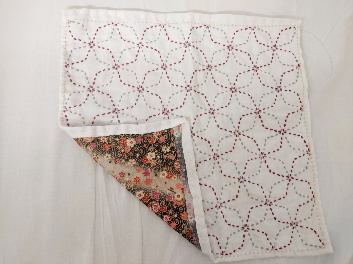 今日、刺し子が縫い終わりました✨2ヶ月くらいで出来上がったかな