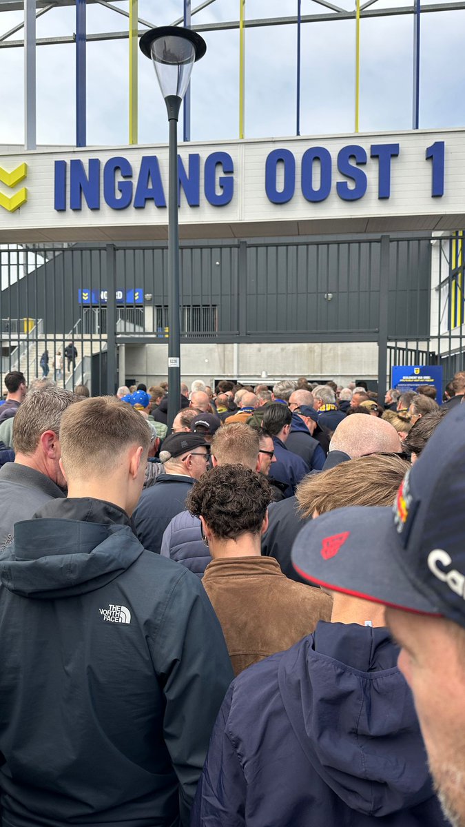 Harm Weistra (@weistra) on Twitter photo Cambuur gaat niks veranderen aan de toegang tot het Kooi-stadion. "We hebben dit al een tijdje onder de loep gehad, en vooralsnog zullen er hier geen veranderingen op worden genomen". #allemaalkomme <a href="/SCCambuurLwd/">SC Cambuur</a> Cambuur gaat niks veranderen aan de toegang tot het Kooi-stadion. "We hebben dit al een tijdje onder de loep gehad, en vooralsnog zullen er hier geen veranderingen op worden genomen". #allemaalkomme <a href="/SCCambuurLwd/">SC Cambuur</a>