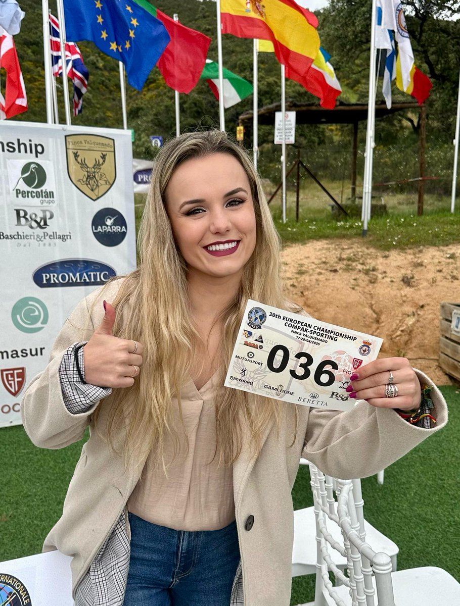 AytoBormujos's tweet photo. 🎯Felicitamos a nuestra deportista Ana Torres Monge por su notable actuación en el XXX Campeonato Europeo de #CompakSporting, celebrado el pasado fin de semana en la Finca Valquemado (Sevilla)
@RFECaza @andaluciacaza
🎖️¡Logró 167 aciertos de 200 platos!
#BormujosParaTodos💙 https://t.co/DmHsKE71zq
