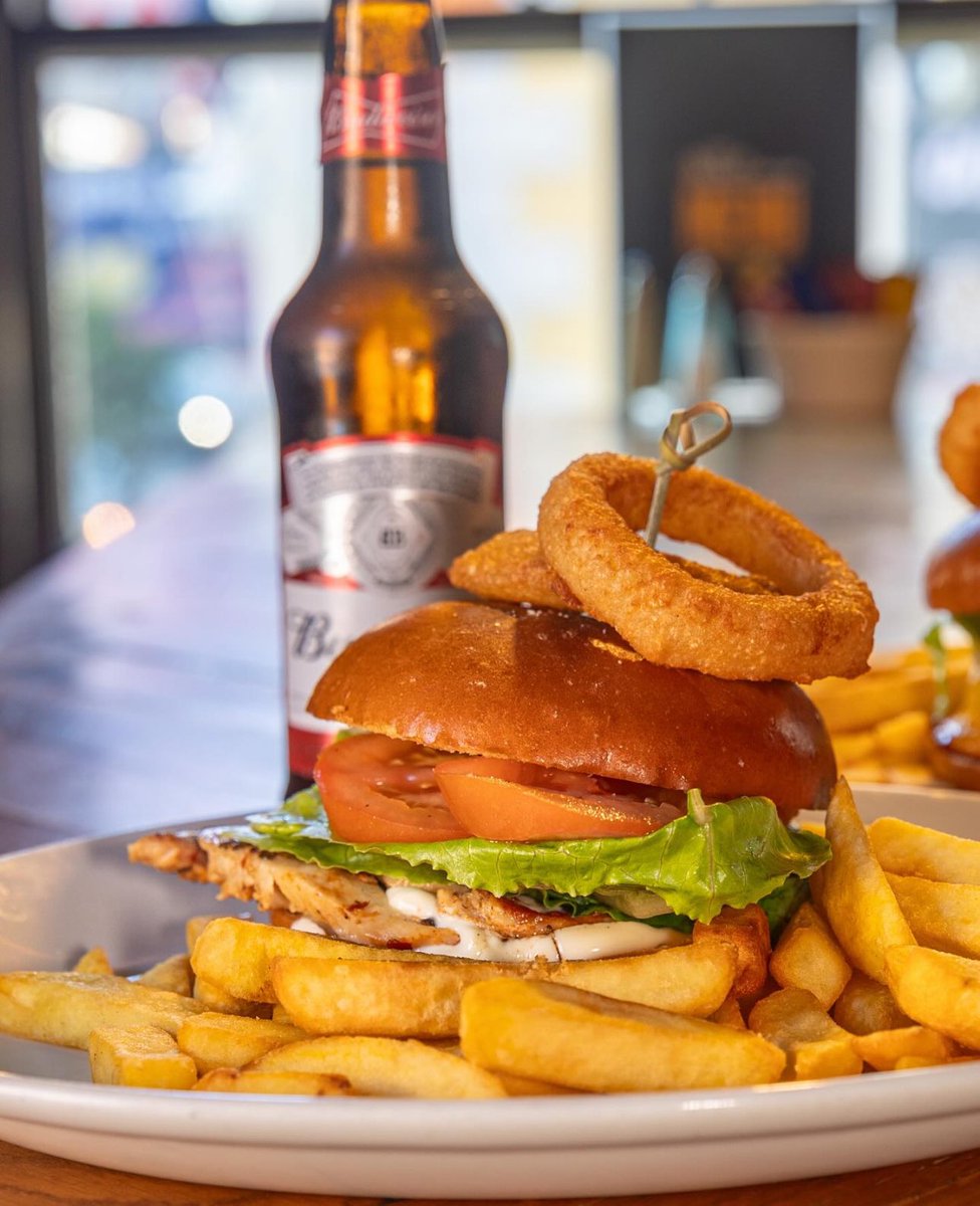 TheAuldDub_'s tweet photo. We are Open and ready to Serve your post bank holiday pick me up from 12pm Today 🍻🍔🎶
#theaulddubliner #pub #templebar #dublin #dublinpubs #tuesday #tuesdaytreat #lovetemplebar #discovertemplebar #alldaydining https://t.co/u6KYLAk9up