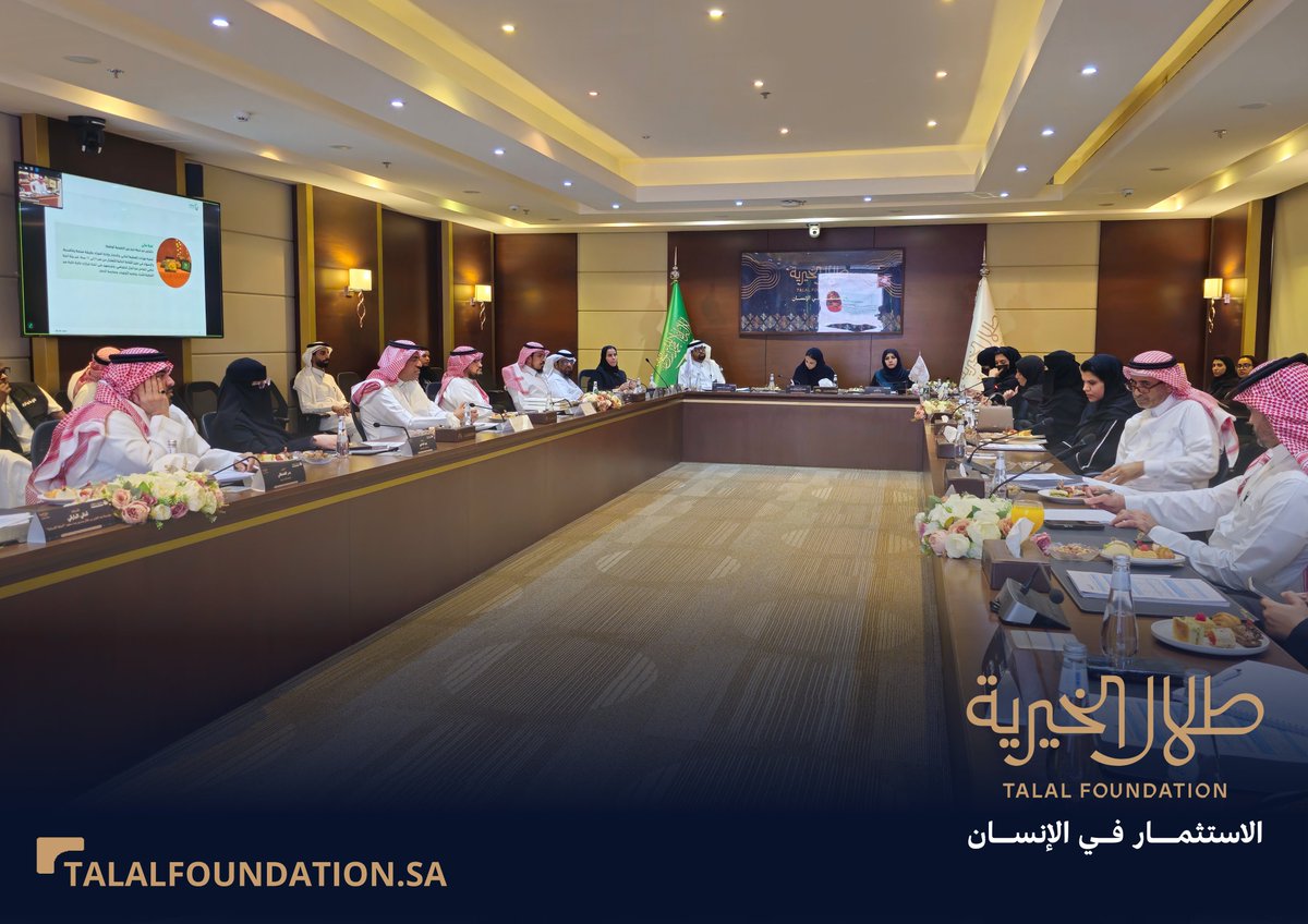 TalalFDN's tweet photo. تُقدم الدكتورة نوال بن علي المشيبة مدير التواصل المؤسسي ومساعد الأمين العام لمؤسسة غروس الخيرية، استعراضًا لتجربة مؤسسة غروس في دعم مبادرات رعاية الطفولة.

#مجتمع_مؤسسات_رعاية_الطفولة 
#الاستثمار_في_الإنسان
#طلال_الخيرية https://t.co/eaXDTadx2S