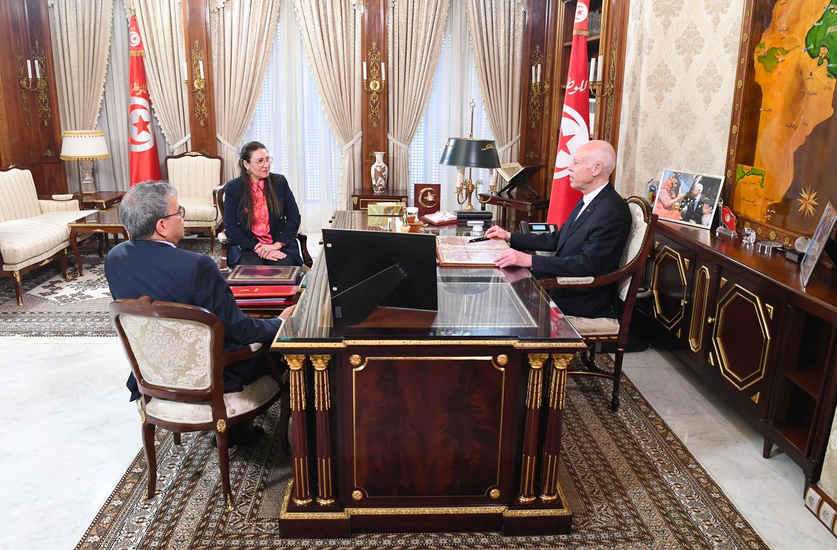اجتمع رئيس الجمهورية #قيس_سعيّد، عصر يوم الإثنين 21 أفريل 2025 بقصر قرطاج، بكلّ من السيدة مشكاة سلامة الخالدي وزيرة المالية والسيد فتحي زهير النوري محافظ البنك المركزي التونسي #TnPR.