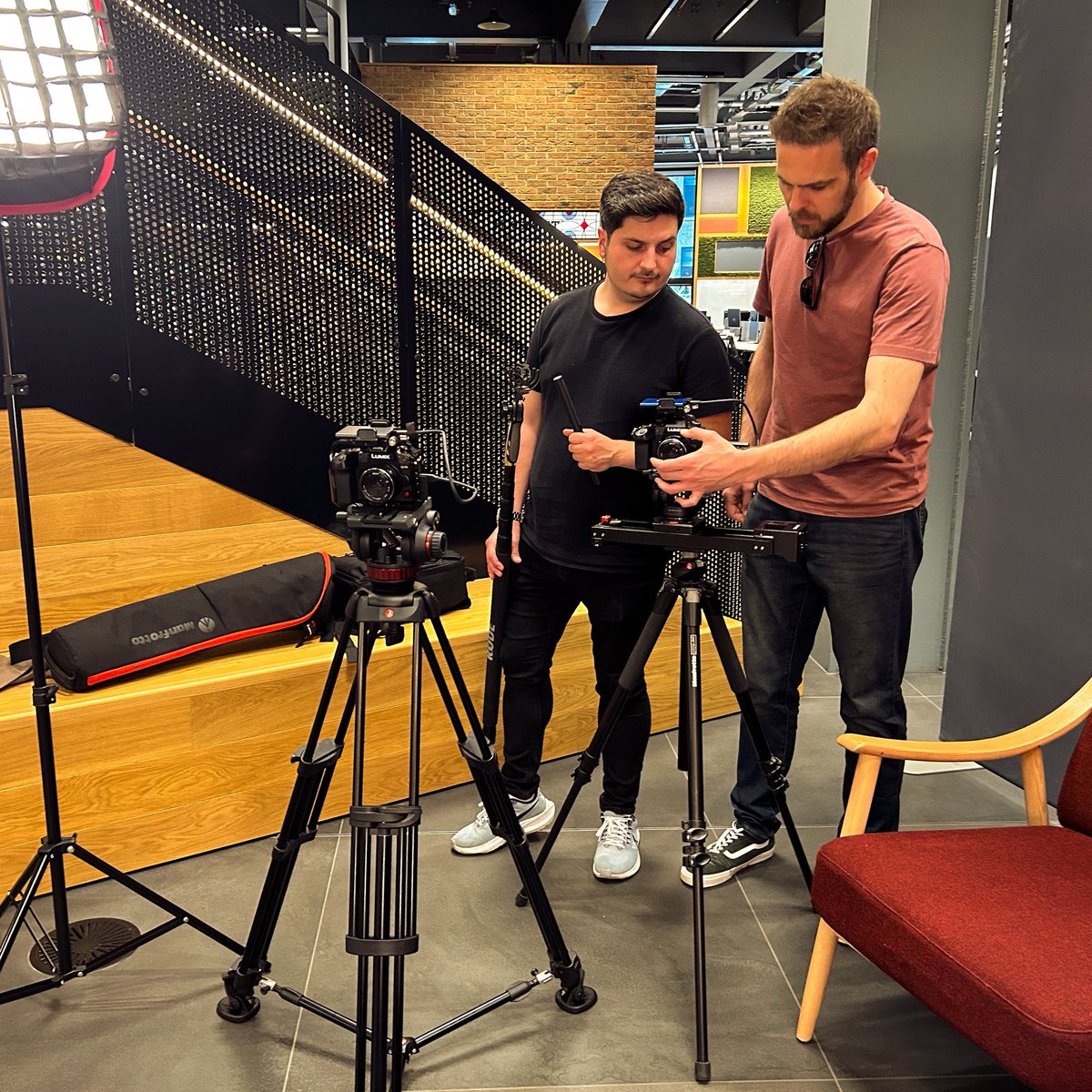 lightupmediauk's tweet photo. A few behind the scenes stills from a recent video shoot, where we transformed a vibrant central London office into a warm, private space for a series of interviews. #videoproduction #behindthescenes #corporatevideo https://t.co/RTWLgvnc8V