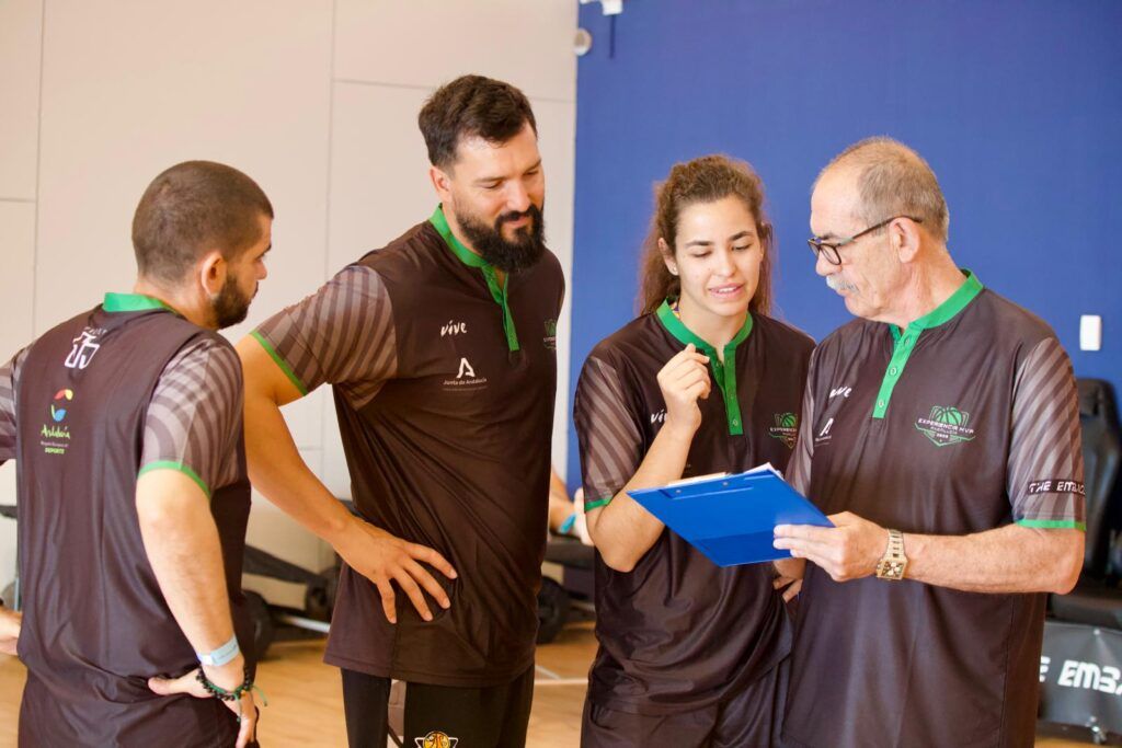 🟣 ¡Vuelve la Experiencia MVP Andalucía! 🟣

Del 1 al 3 de mayo de 2025, el Training Center Fuengirola-Higuerón acogerá a 24 jóvenes talentos del baloncesto andaluz (12 chicos y 12 chicas) en una experiencia única de alto rendimiento. 🏀🔥