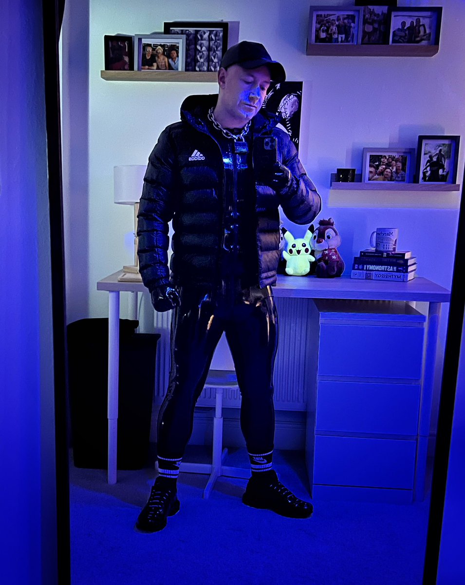 Kink life is a little packed away at the minute so it is all a little quiet, but the rubber cravings are very much still there… 

NEED… 

WANT… 🤤