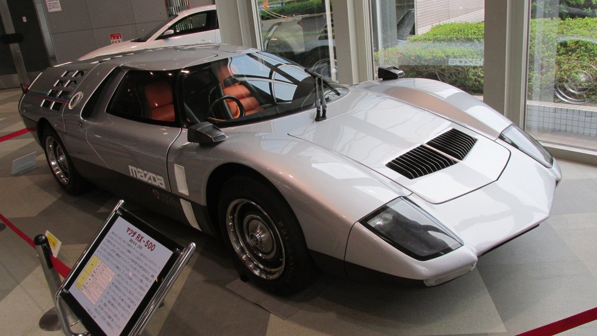 MasaoHidaka's tweet photo. 今日は、#ヌマジ交通ミュージアム へ。
1Fの無料エリアに、マツダ車が！
1968年のマラソン・デ・ラ・ルート仕様のコスモスポーツ(レプリカ)、1970年東京モーターショーのRX-500、水素ロータリーエンジンのRX-8の3台。
RX-500の実物を見たのは初めてだ。
#広島 #コスモスポーツ #RX500 https://t.co/3SAq6mJJle