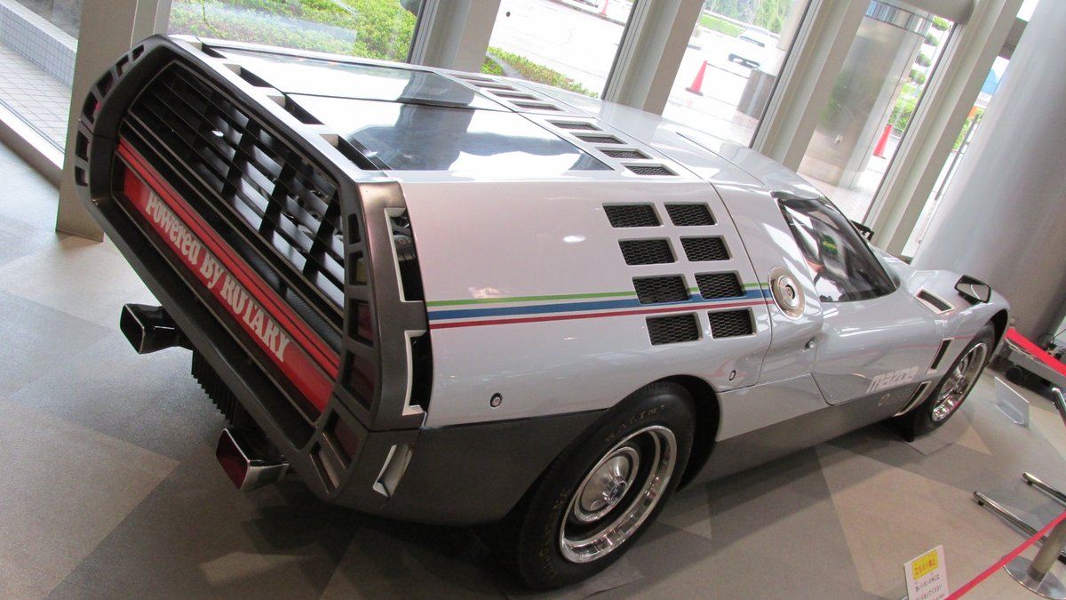 MasaoHidaka's tweet photo. 今日は、#ヌマジ交通ミュージアム へ。
1Fの無料エリアに、マツダ車が！
1968年のマラソン・デ・ラ・ルート仕様のコスモスポーツ(レプリカ)、1970年東京モーターショーのRX-500、水素ロータリーエンジンのRX-8の3台。
RX-500の実物を見たのは初めてだ。
#広島 #コスモスポーツ #RX500 https://t.co/3SAq6mJJle