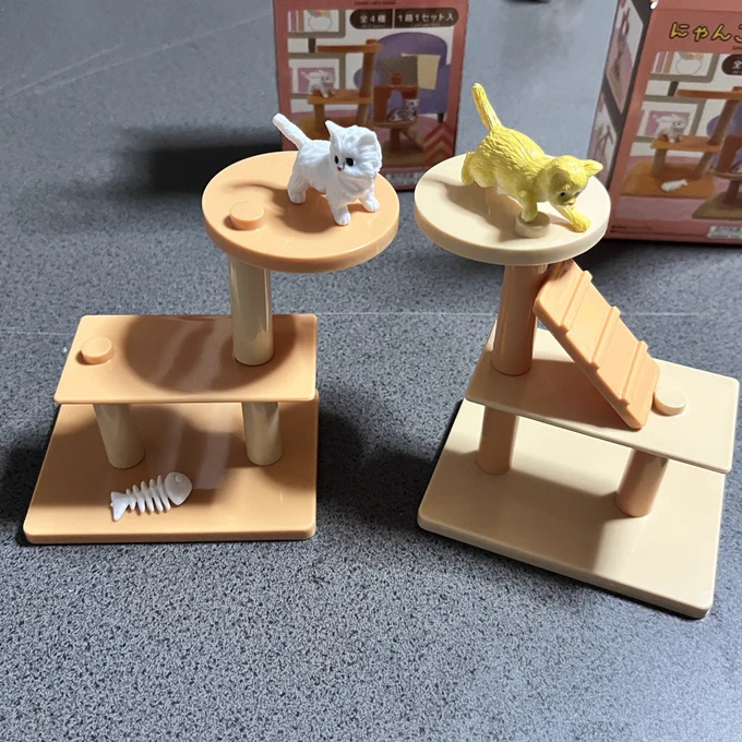 ダイソーに行ったら猫と犬のフィギュアがあったので買ってきました四種類だそうです4枚目の背景は無料配布しています 
