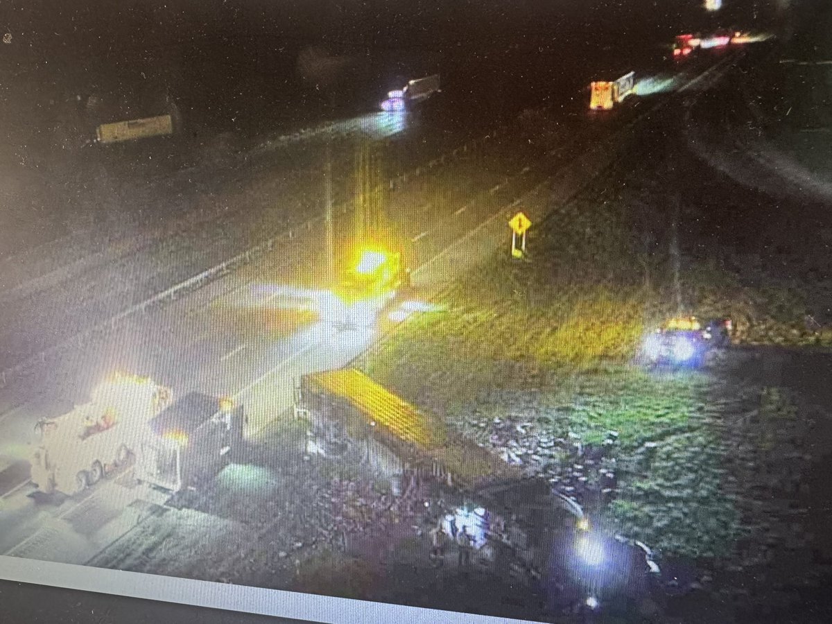 Crash - 70 WB at SR 142 - one lane open <a href="/wsyx6/">WSYX ABC 6</a> <a href="/fox28columbus/">FOX 28 Columbus</a> #GDCTeamTraffic