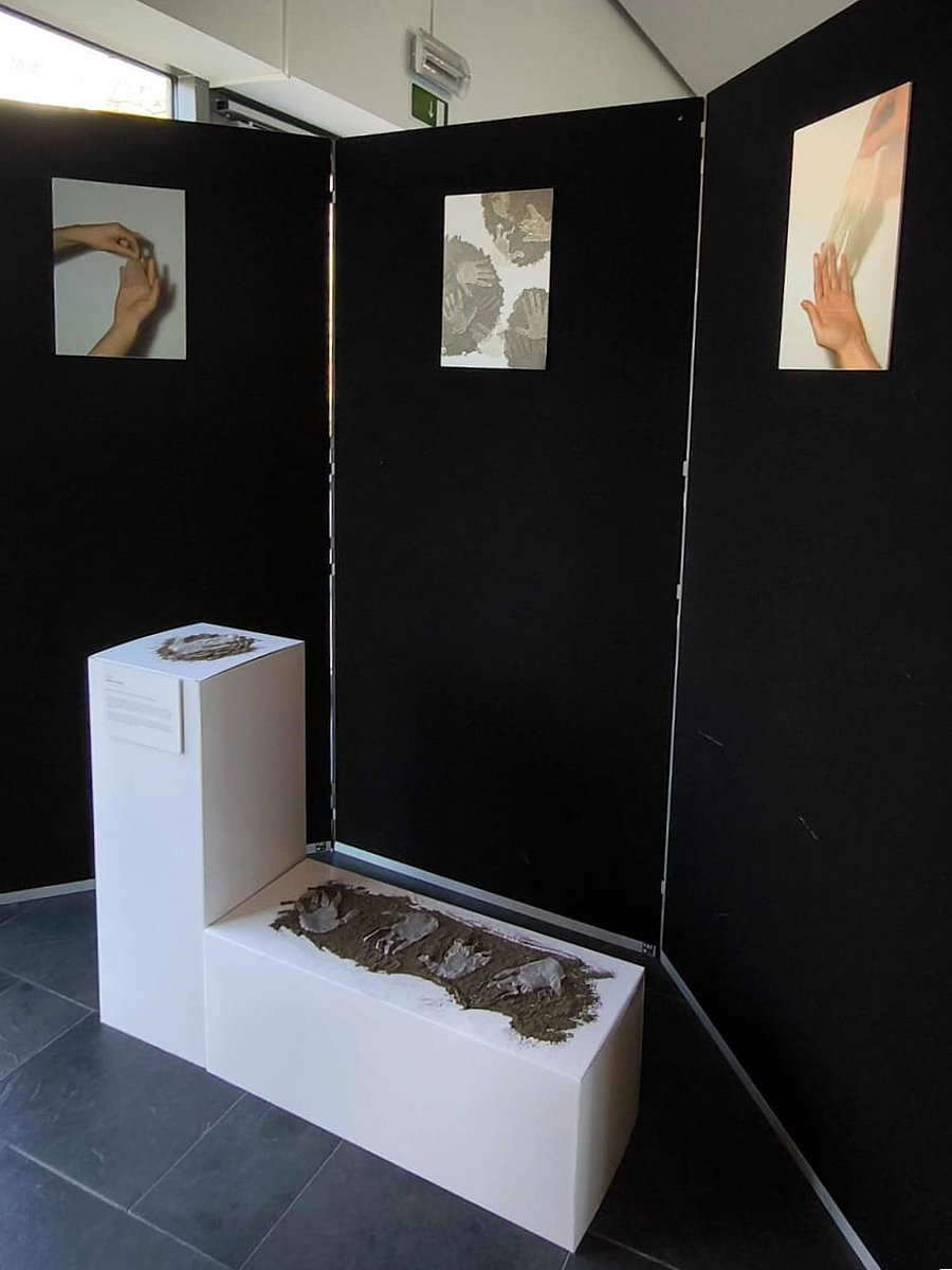 ZAG_Slovenia's tweet image. @KU_Leuven je gostila razstavo @AshCycleProject "PEPEL KOT IZZIV V UMETNIŠKI PRAKSI". Potekala je skupaj s simpozijem Slag Valorisation, namenjenem znanstveni obravnavi odpadkov žlinder, razstavljali pa so študentje @si_upr.
📗 zag.si/dl/katalog-ash…
📰 zag.si/razstava-stude…