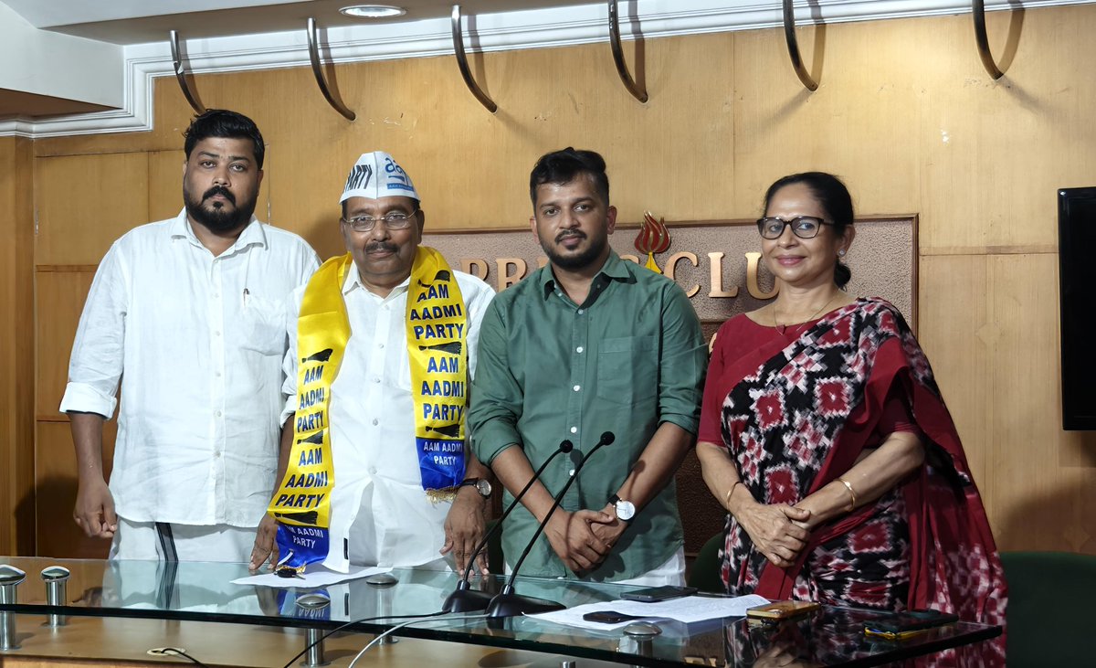 ppjayadev's tweet image. Janata Dal (S) state president Khader Malipuram, along with state committee members and party workers, has joined the @aapkerala #aap #jds #kerala